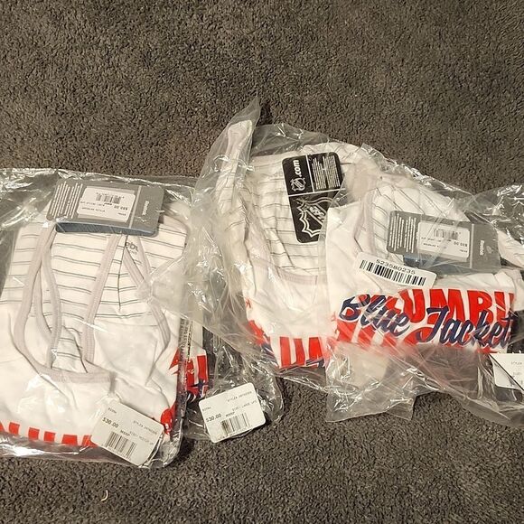 Reebok White Graphic Fitted Sleeveless Tank Top - Picture 5 of 5